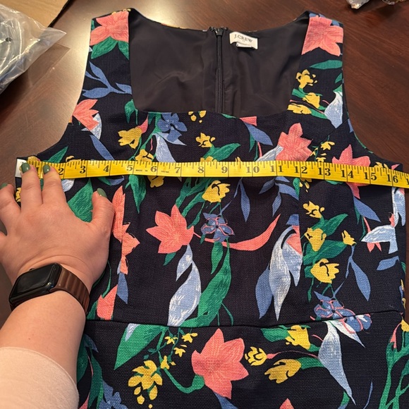 EUC J. Crew Floral Dress is size 6. - Picture 9 of 9